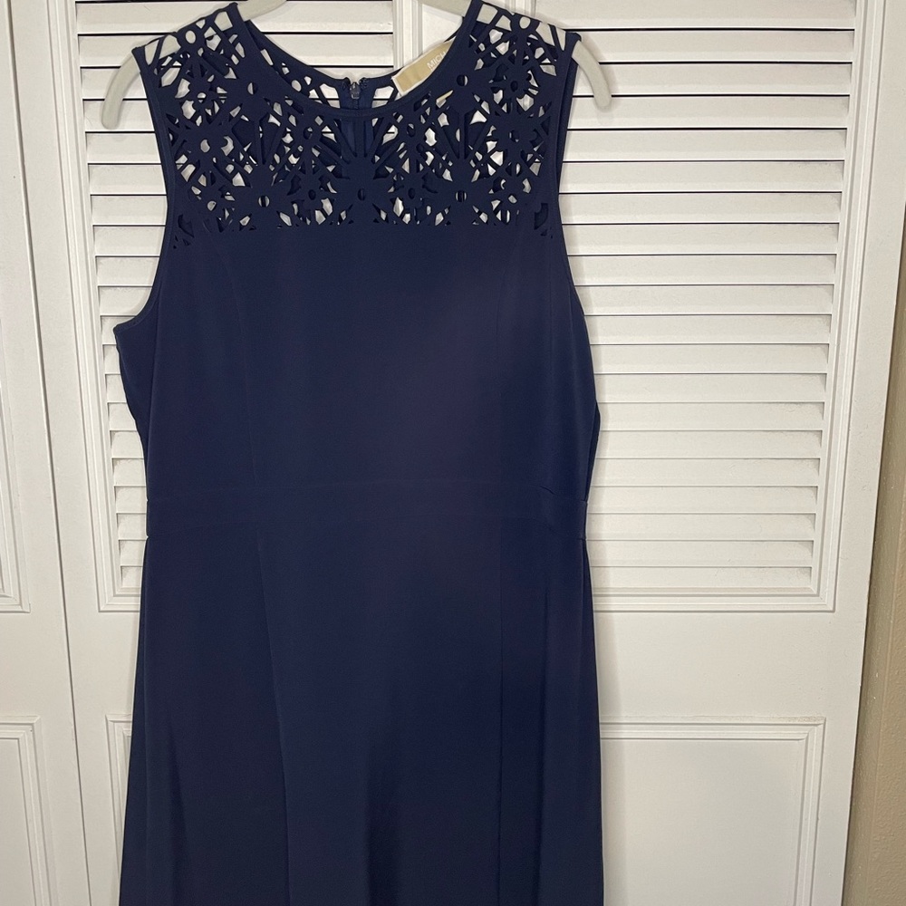 Michael Kors
Blue Laser Cut Neckline Cocktail Dress size 12